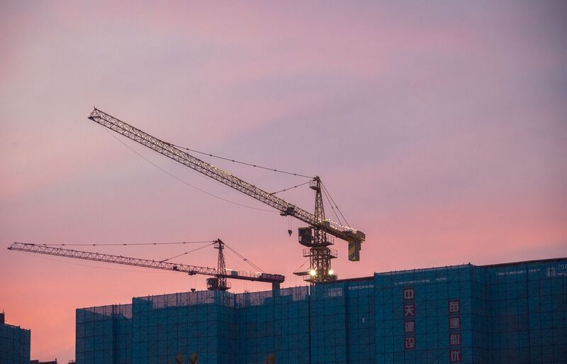 Розробка котловану у щільній міській забудові поряд із сусідніми будівлями — БМК «Місто Груп» Київ