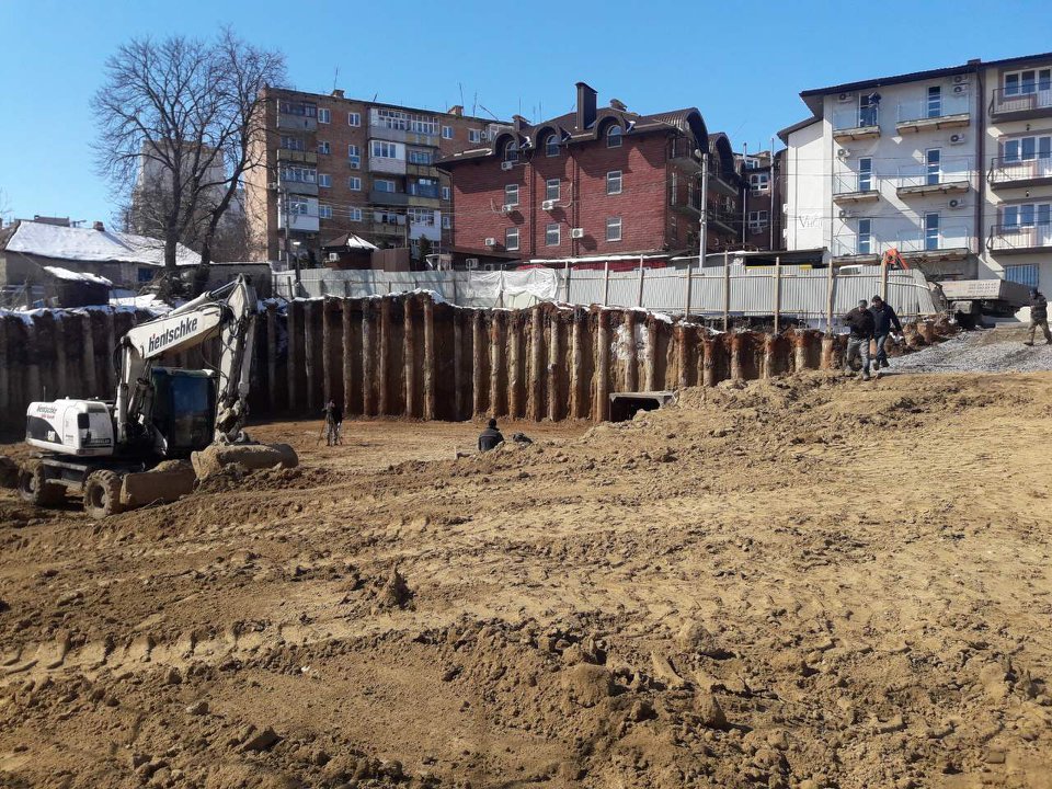 Шпунтові роботи — кріплення котлованів двутавровою балкою