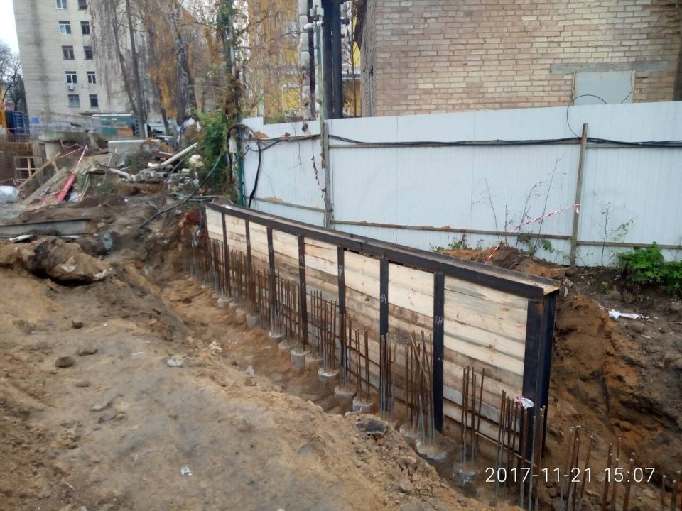 Земляні роботи в щільній забудові — будівельна компанія Київ