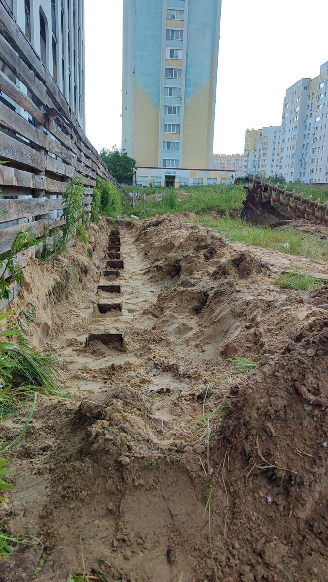 Розробка котлованів — земляні роботи БМК "Місто Груп" Київ
