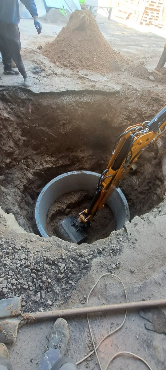 Прокладання водопровідних труб ПЕ діаметром до 1600 мм