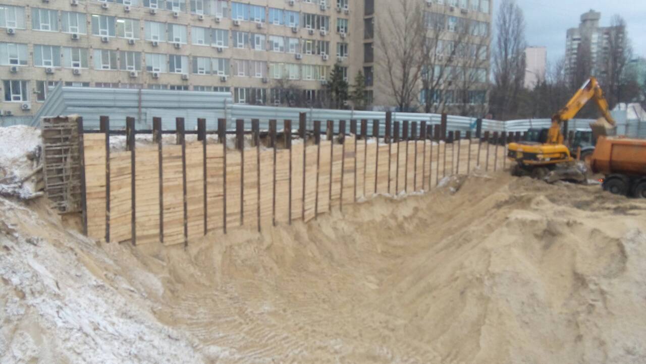 Земляні роботи в щільній забудові — будівельна компанія Київ