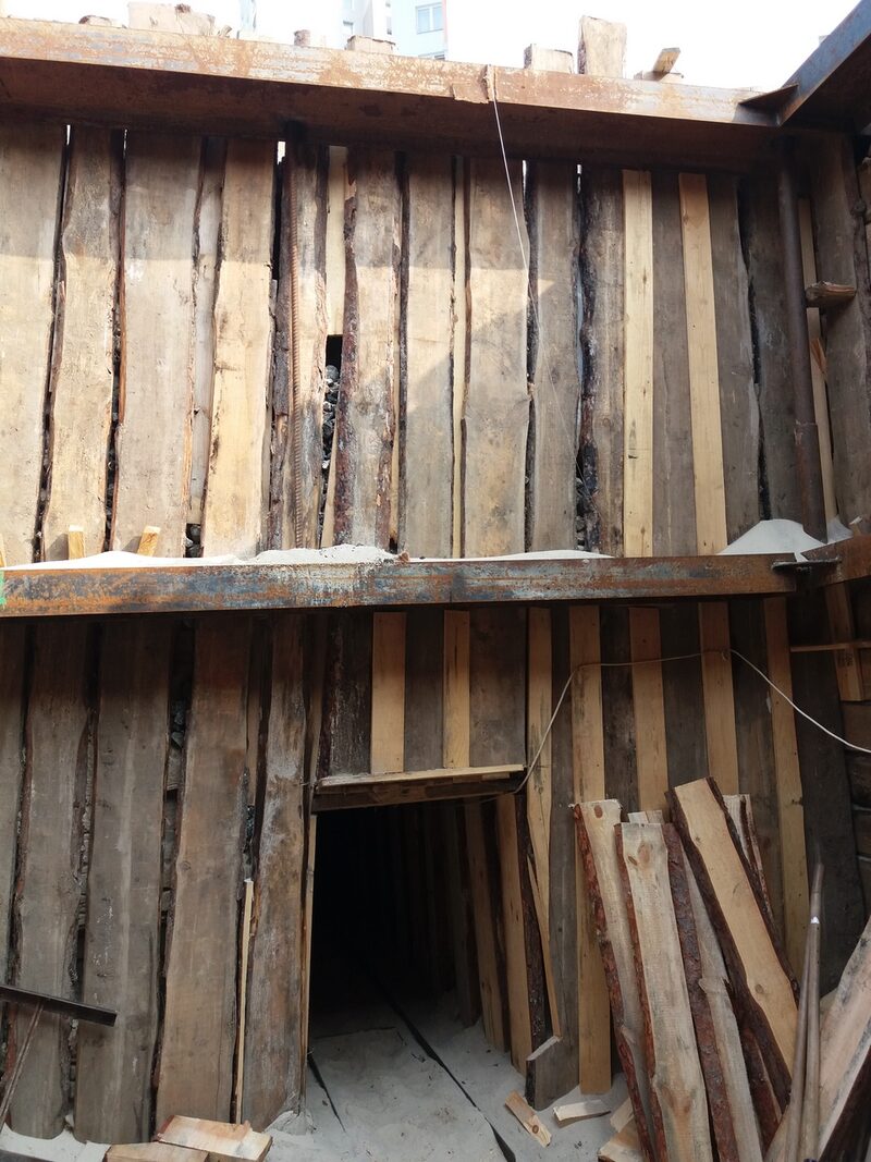 Проходка в напівскельних грунтах — геотехнічні роботи